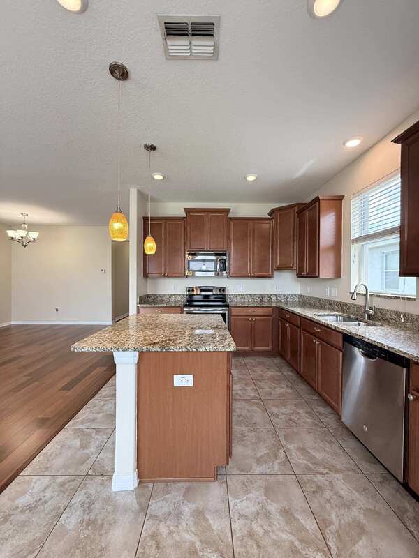 Building Photo - 930 Meadow Glade Dr