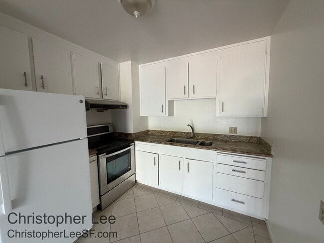 Building Photo - 777 5th Ave