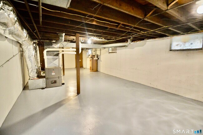 Building Photo - 48 Riverview Pl