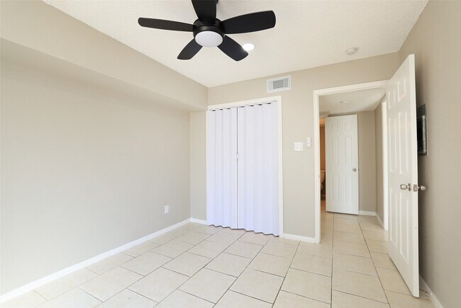 Building Photo - 3770 Lovers Wood Ln