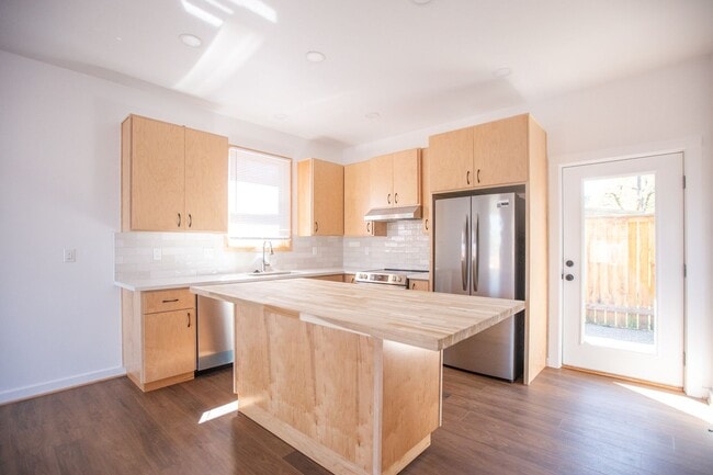 Building Photo - One Month Free ***Available NOW-  3 Bedroo...