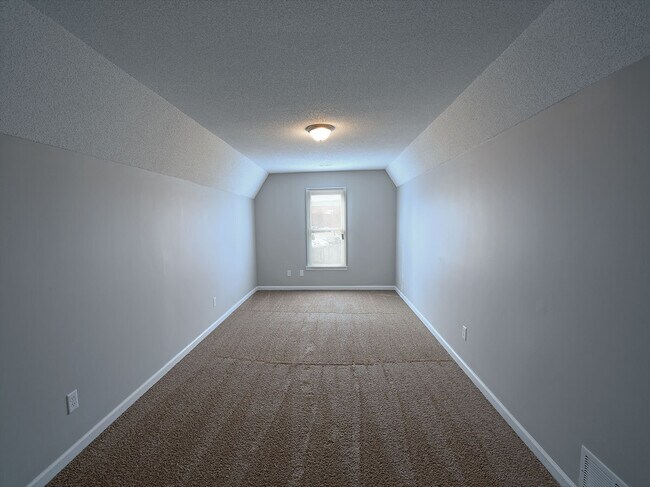 Building Photo - 5 Bedroom, 3 Bathrooms Near Berryhill And ...