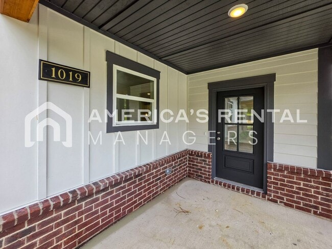 Building Photo - 1019 Grand River Blvd W