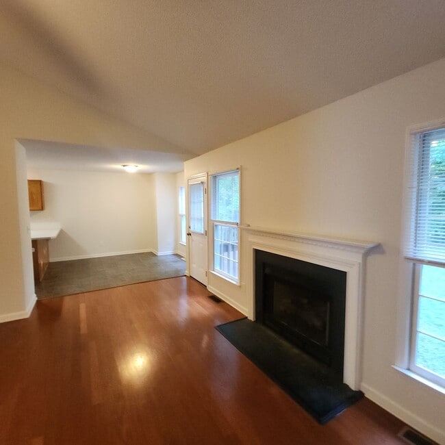 Building Photo - One Level House with An Open FloorPlan FOR...
