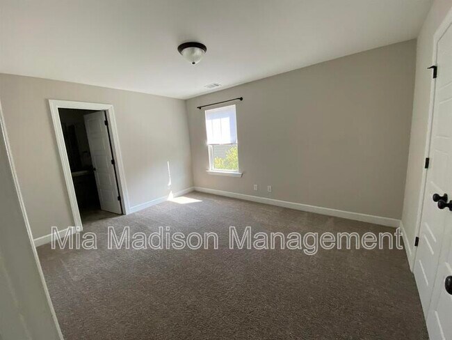 Building Photo - 54 Misty Marsh Dr