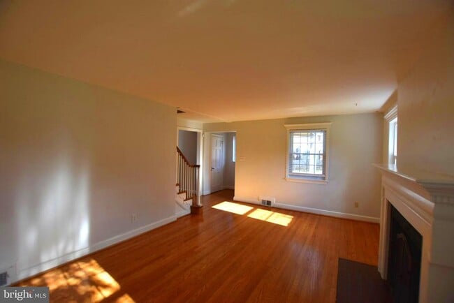 Building Photo - 10118 Cedar Ln