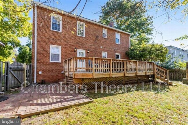Building Photo - 530 N Nelson St