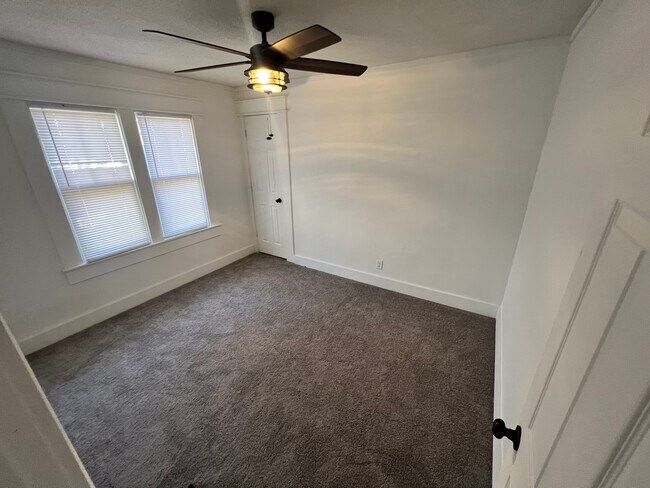 Building Photo - 960 E Pleasant Run Parkway North Dr