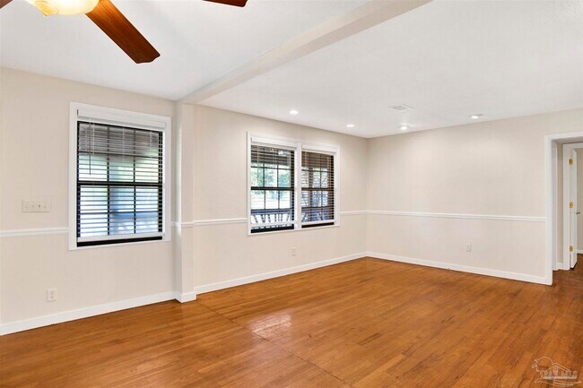 Building Photo - 525 Lakewood Rd