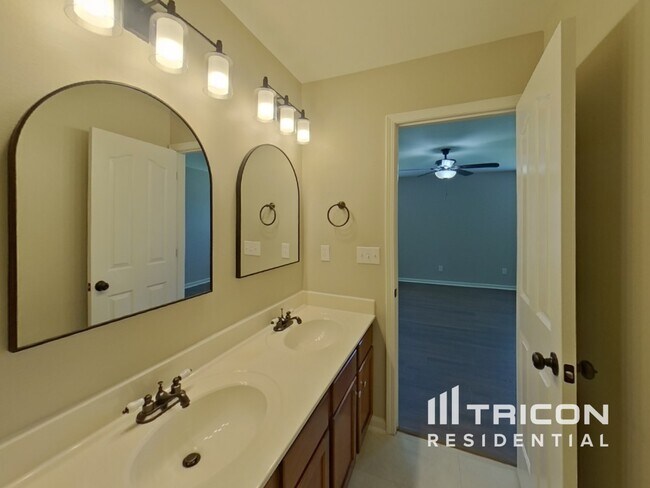 Building Photo - 1522 Ladora Dr