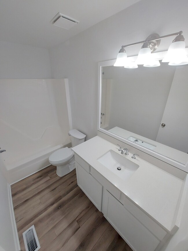 Building Photo - 804 Biltmore Dr