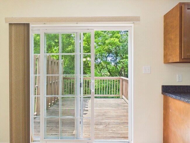 Building Photo - Spacious Townhouse on Mapleton Blvd.