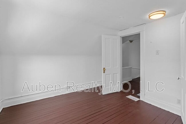 Building Photo - 3825 Walnut St