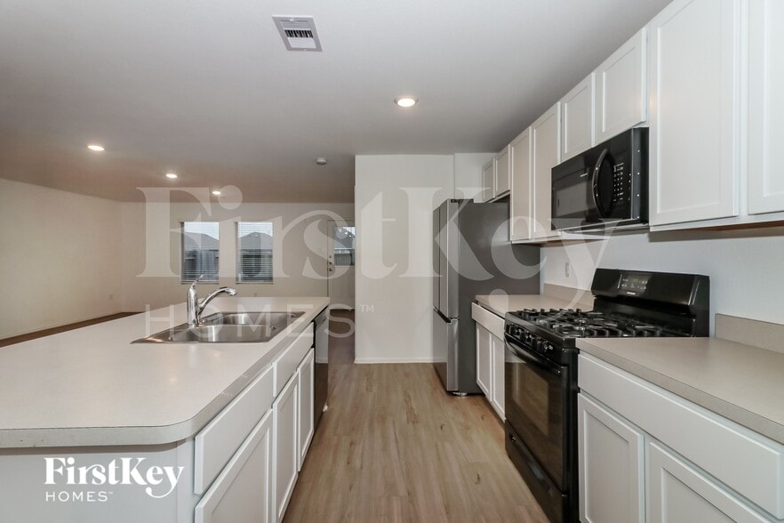 Building Photo - 3302 Aster Mdw Wy
