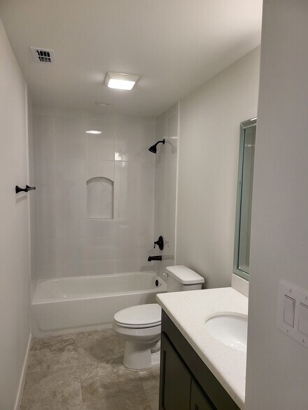 bath2 - 2207 N 26th St