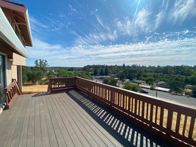 Building Photo - Great Location in Folsom-4 Bedroom Home!!