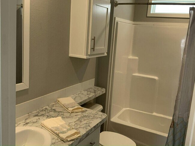 Building Photo - 419 Zeeland St