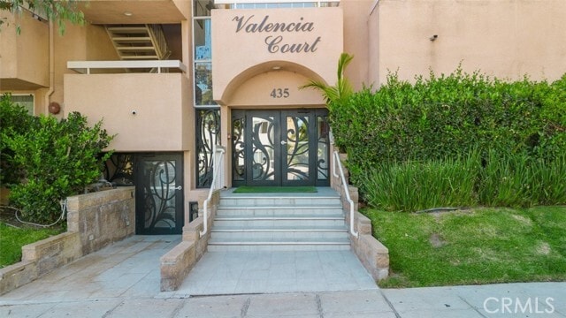 Building Photo - 435 E Valencia Ave