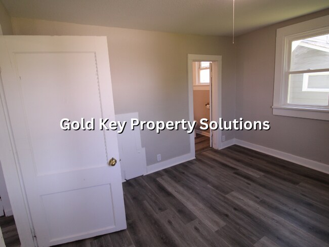 Building Photo - COMING SOON!! Spacious 3 BR 1 BA with Covered Porch and Garage (SECTION 8 APPROVED)