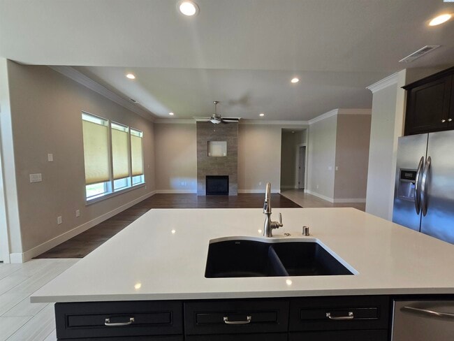 Building Photo - Spacious Rambler in South Richland with La...