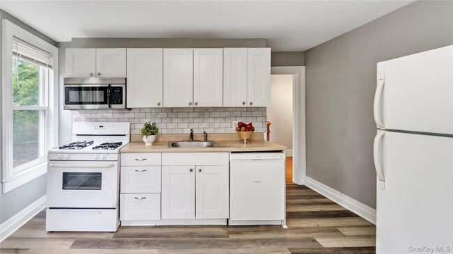 Building Photo - 22 B Town Path