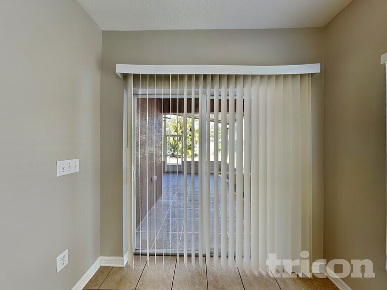 Building Photo - 6137 Skylarkcrest Dr