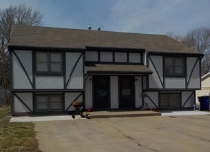 Building Photo - 1383 Parkside Dr