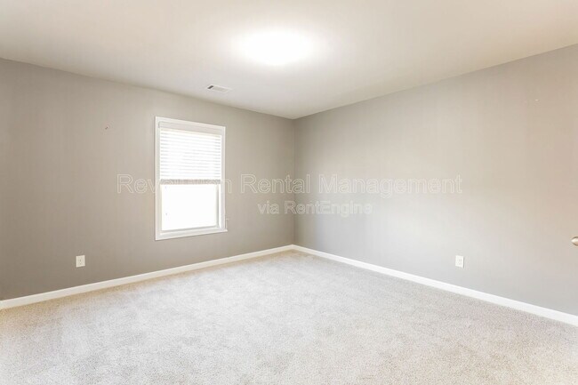 Building Photo - 823 Python Dr