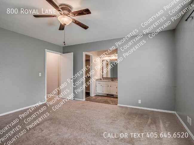 Building Photo - 800 Royal Ln