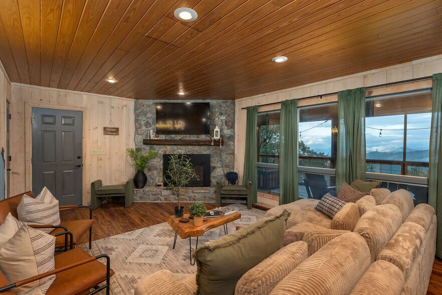 Primary Photo - 401 Lookout Dr