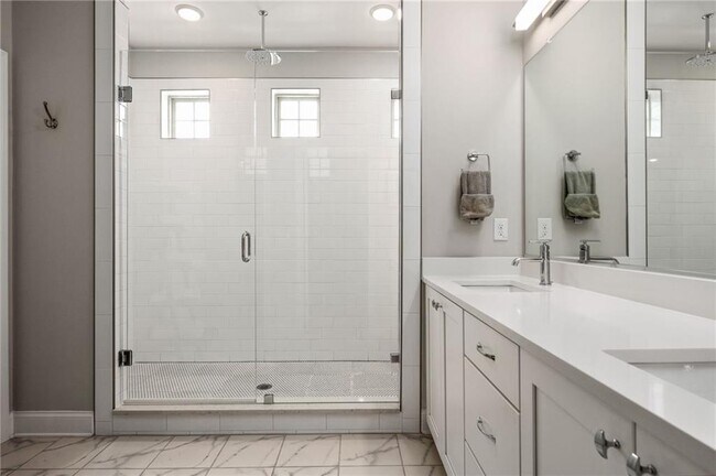 Building Photo - 1093 Kirkland Circle