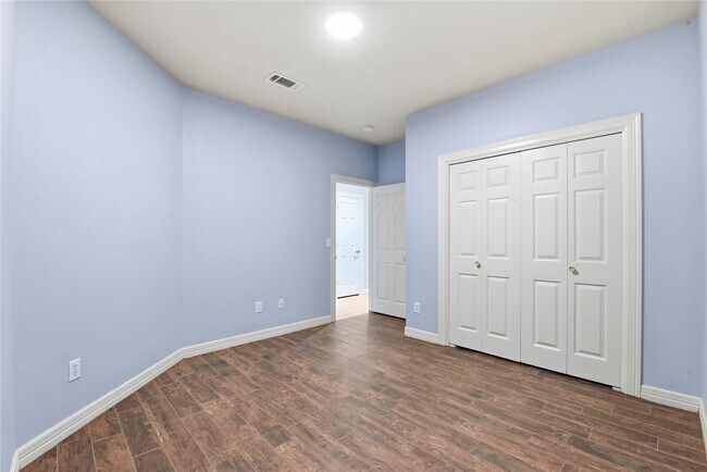 Building Photo - 415 San Julio St