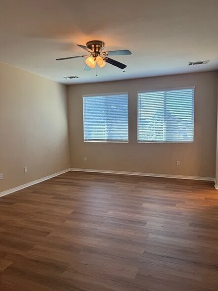 Building Photo - 375 Deodar St