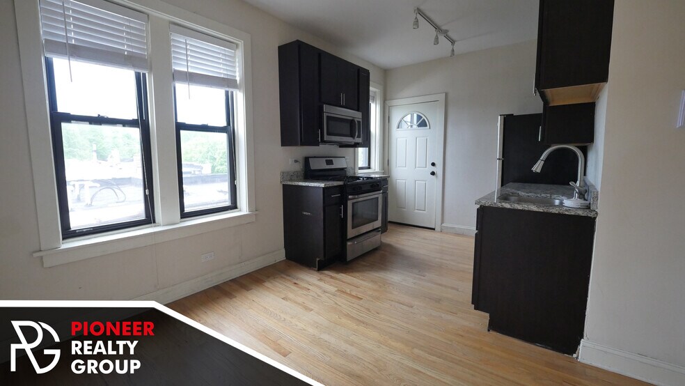 Building Photo - 4032 N Ashland Ave