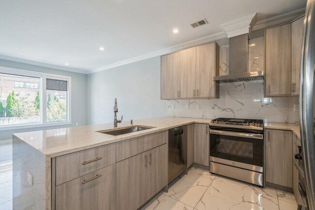 Building Photo - 225 Columbia Ave