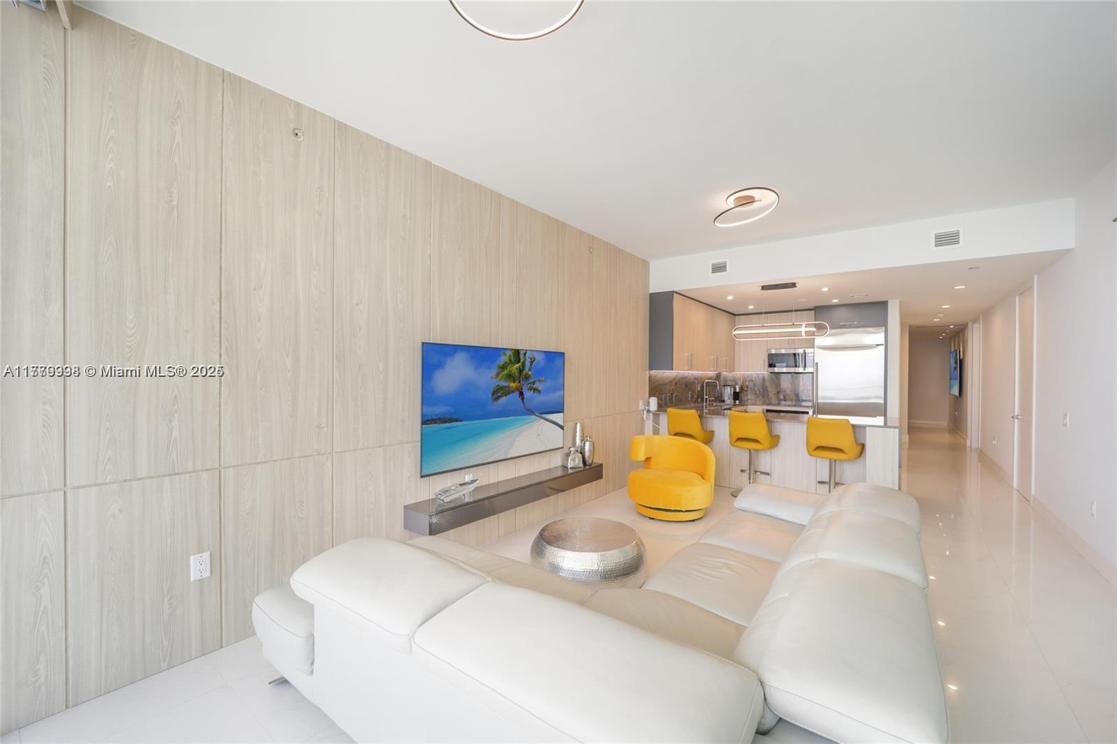 Building Photo - 1100 Biscayne Blvd