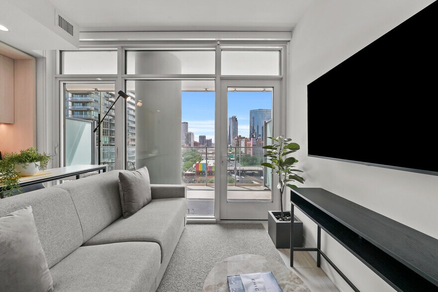 Building Photo - 326 N Union Ave