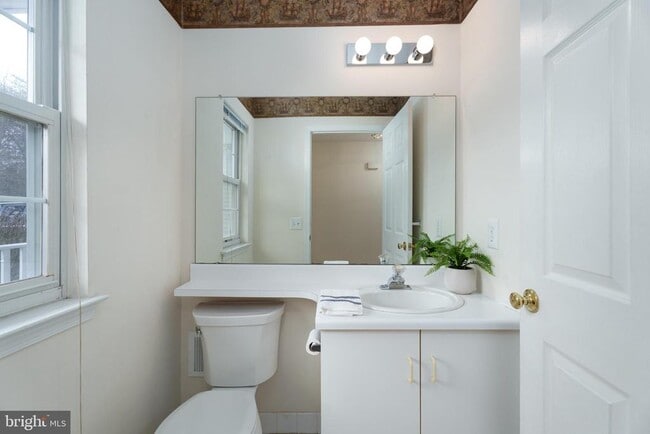 Building Photo - 610 Bollen Ct