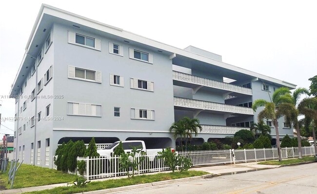 Primary Photo - 1818 Rodman St