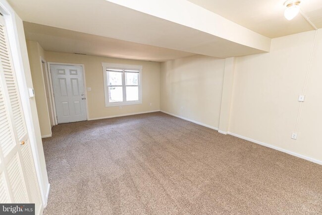 Building Photo - 746 Hemlock St