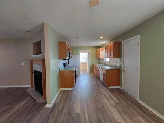 Building Photo - 2 Bedroom Home