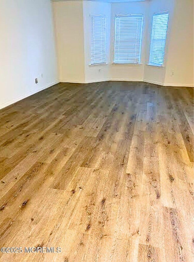Building Photo - 311 Tulip Ln