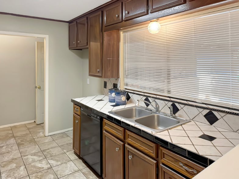 Building Photo - 1524 Timber Creek Dr