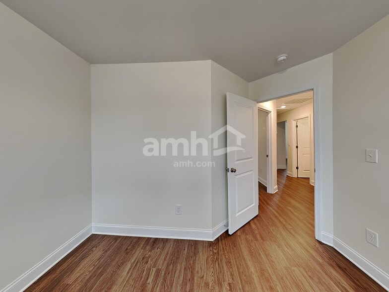 Building Photo - 427 Catawba St