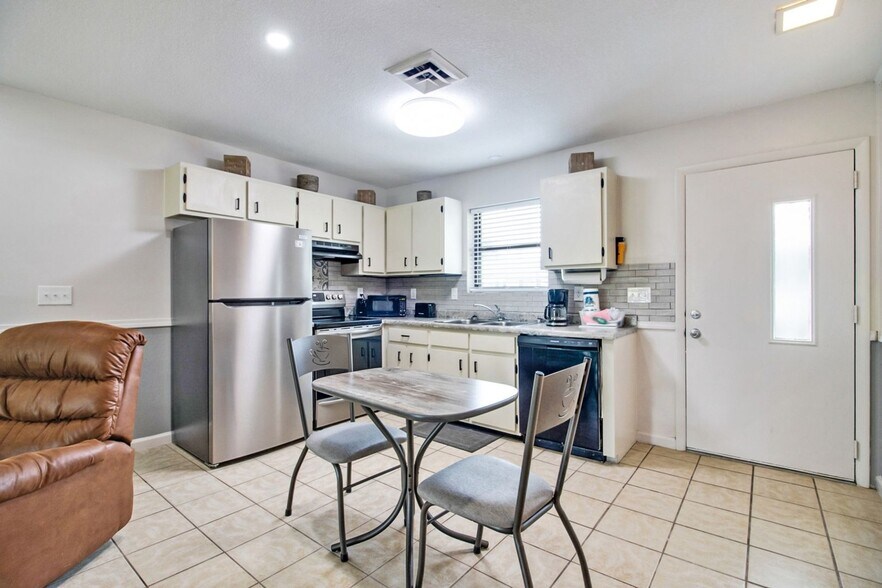 Building Photo - 8005 Cherokee Trail