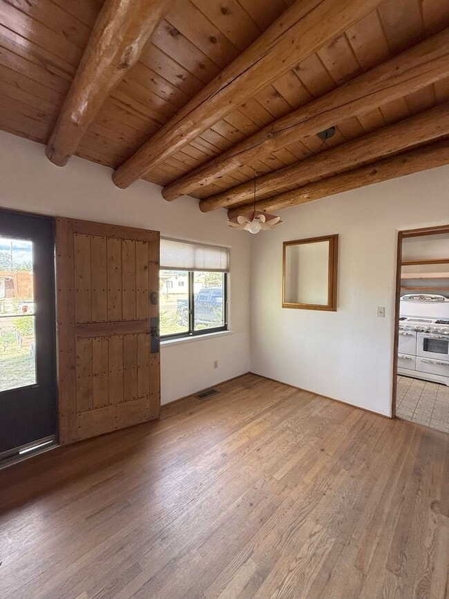 Building Photo - 1361 Santa Rosa Dr