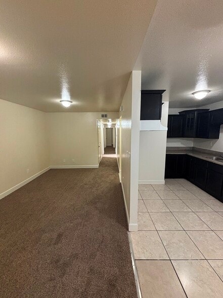 Building Photo - 705 E 52nd Pl