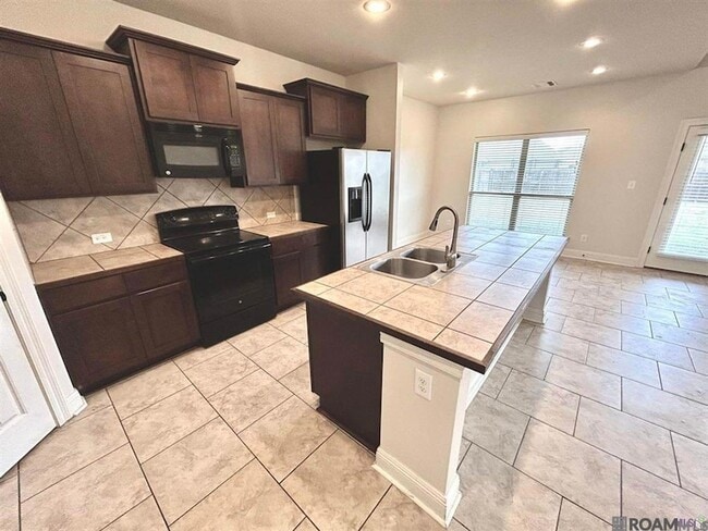 Building Photo - 17634 Hoods Ridge Dr