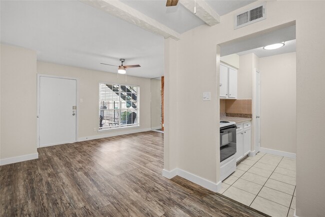 Building Photo - 11540 Chimney Rock Rd