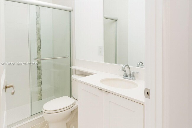 Building Photo - 2516 Lincoln St